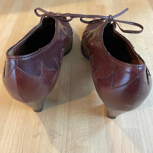 Vintage 80s Leather Lace-Ups with Shapely Stacked Heels - Picture 7 of 11
